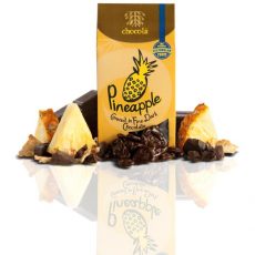 Piña envuelta en chocolate oscuro
