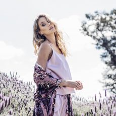Bata de satín estampado