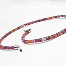 Cordón de gafas de tela típica.
